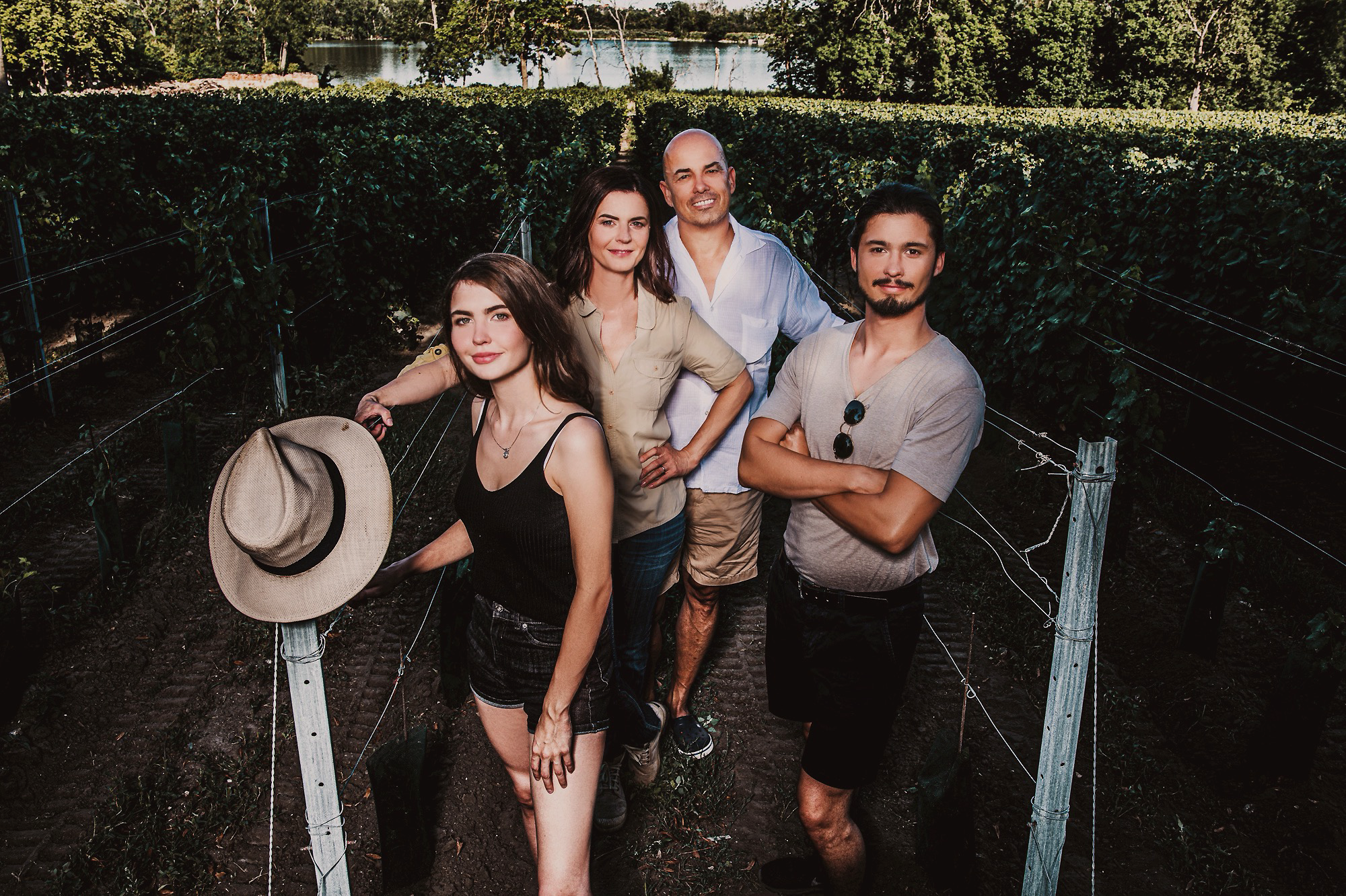 Rodina Cibulkových na svém vinohradě